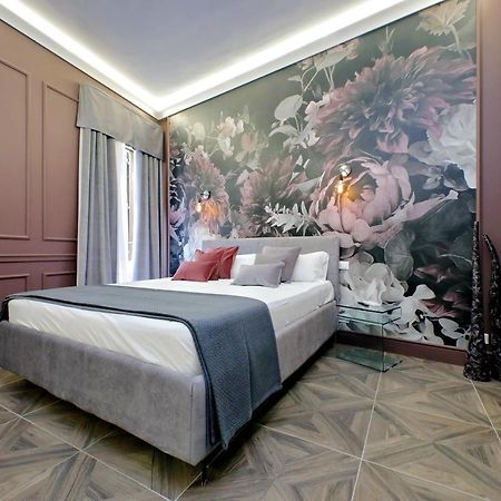 Ych-Butterfly Flat Close Trevi Fountain Rome Exterior photo